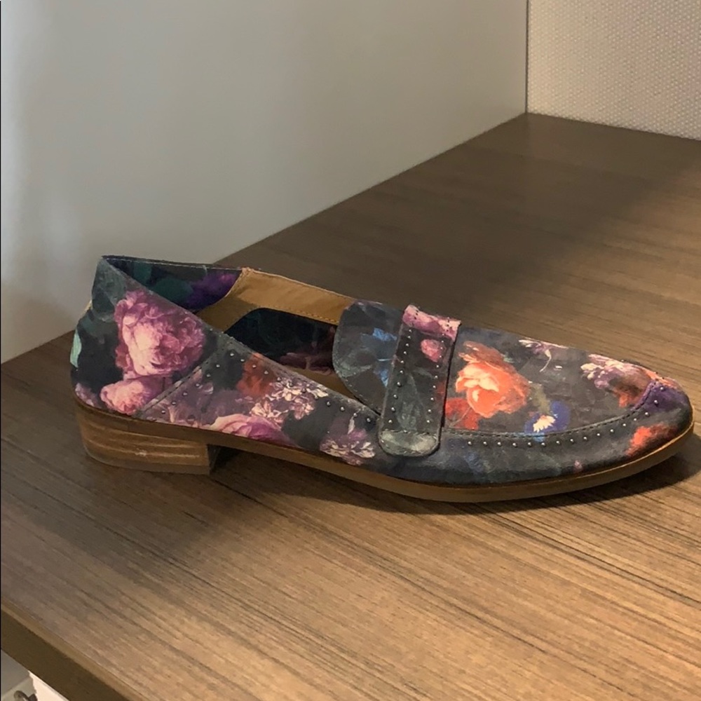 Lucky Brand Floral Loafers